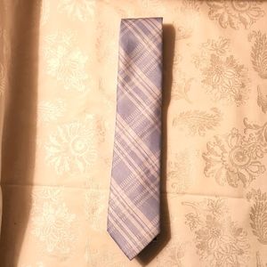 NEW  MICHAEL KORS MEN'S NECK TIE.  SHADES OF BLUE. NWOT